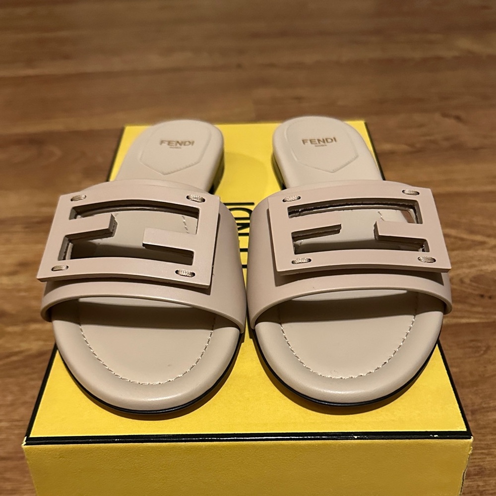 Fendi Cream Slide Sandals Brand New in Box *price is firm* - Picture 2 of 10
